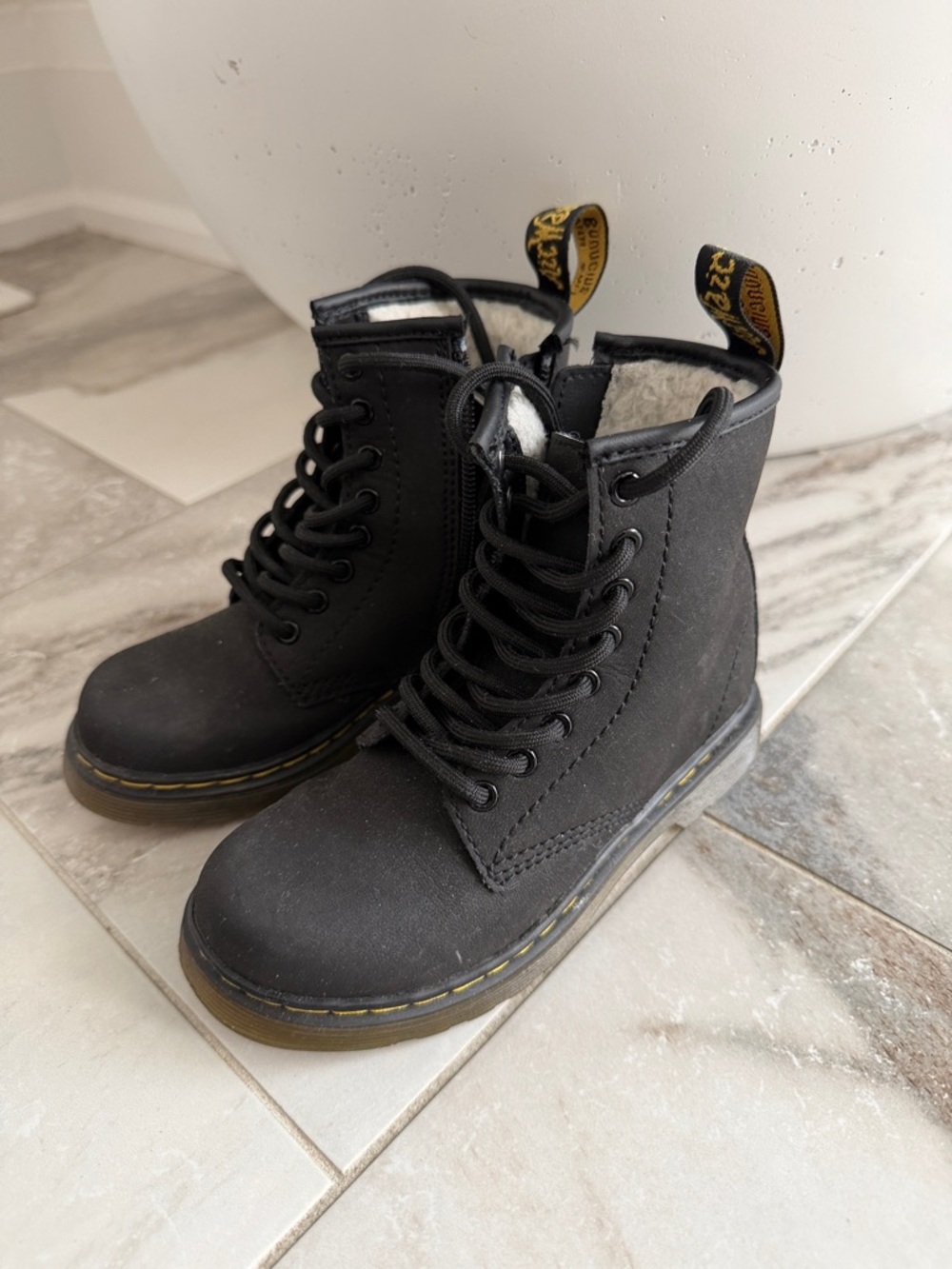 Kids doc Martens